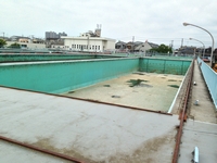 写真：神崎浄水場沈でん池